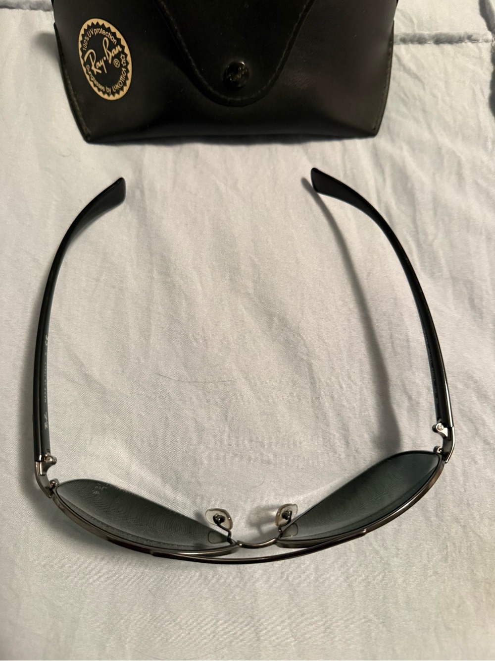 Ray-Ban Black Metal Aviator Sunglasses with Dark Lenses and Case - Picture 5 of 9